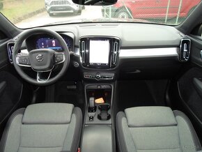 Volvo XC40 B3 Core 120kW 7st.automat,Digital Cockpit,navi,LE - 13