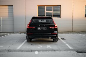 Volvo XC60 B4 Ultimate Dark  A/T - 13