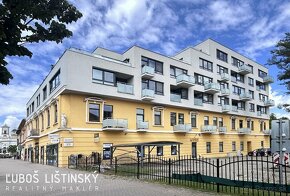 Luxusný 2 izbový byt s balkónom, vlastným kúrením a parkovan - 13