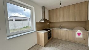 Krásny 4 izbový RD bungalov 92,26 m2 na pozemku 495 m2, Sene - 13