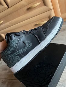 Nike Jordan 1 Low - Black Elephant Limited NOVÉ - 13