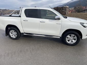 Toyota Hilux 2,4 - 13