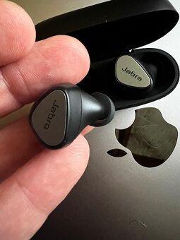 JABRA Elite 5 ČIERNE + stuple /SUPER CENA/ - 13