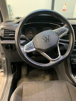 VW T-CROSS 110k automat po havarii - 13