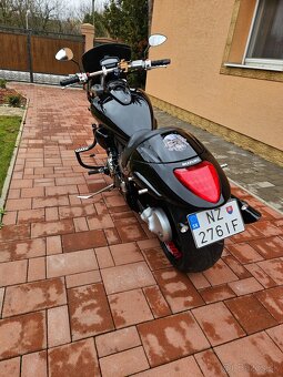 Suzuki Intruder M1800R - 13