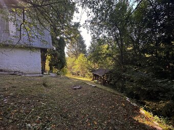 CHATA s veľkým pozemkom v tichom prostredí - NA PREDAJ - 13