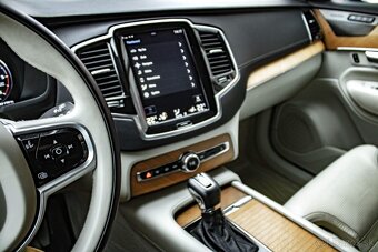 Volvo XC90 - 13