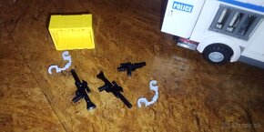 2x lego - karavan a polícia, + trojica figúrok - 13