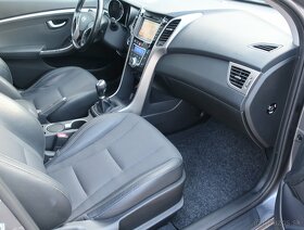 Hyundai i30 CW 2015 CRDi 110k, vyhrievané sedačky, PANORAMA - 13