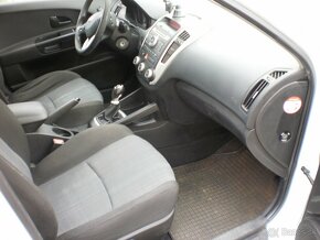 Kia Ceed SW 1,6TDi 66kW M6 r.2010 - 13