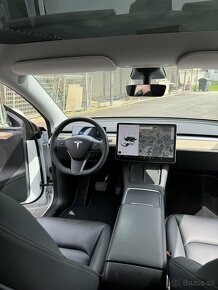 Tesla Model Y LR AWD - 13