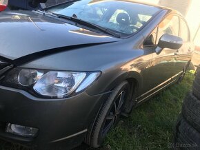 Honda Civic 1.8 ES  , STARTUJE A JAZDI - 13