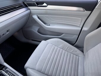 Volkswagen Passat Variant 2.0 TDI EVO Elegance DSG - 13