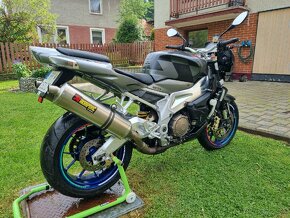 Aprilia RSV 1000 Tuono - 13