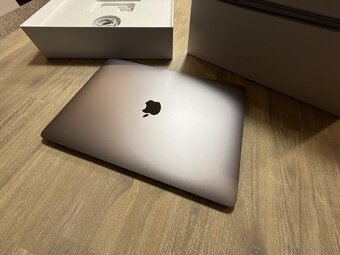 APPLE MACBOOK AIR 13 M1 16GB 256GB SSD kozmický sivý - 13