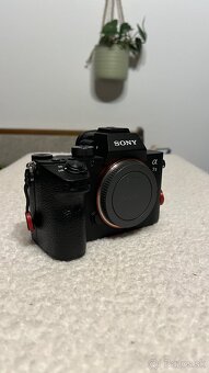 Predám Sony a7iii + všetko čo je na fotke l REZERVOVANÝ - 13