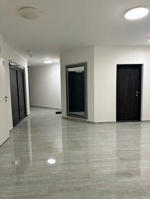 Nový, zariadený 1-iz apartmán 40 m2 + garážové státie - 13