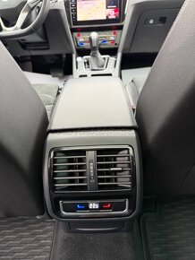 Volkswagen Passat Variant 2.0 TDI EVO Elegance DSG panorama - 13