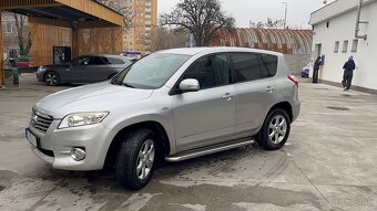 Predám toyotu rav 4 2011 - 13