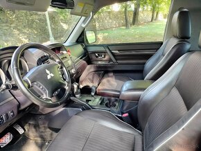 Mitsubishi Pajero 3.2 DiD 147KW AT/5 4x4 Uzávierka - 13