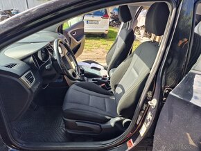 Hyundai i30 1.6i MPI DOHC Comfort 120k M6 (benzín) - 13