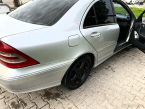 Predám vymenim mercedes C220 CDI rok 2005 - 13