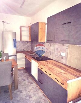 Apartmánový dom, 4 x byty + 3 garzónky, 359m2, zrekonštruova - 13