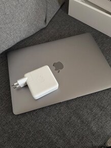 MacBook pro 2020 13 palcov - 13