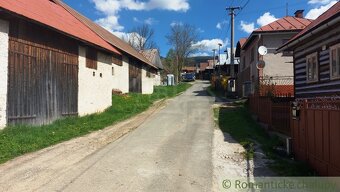 Jedna z posledných  Zachovalá drevenica s pekným pozemk - 13