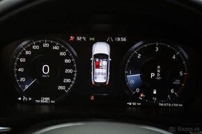 Volvo XC60 MOMENTUM AT8 FWD - 13