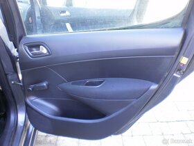 Peugeot 308 1,6HDi 66kW M5 r.2009 - 13