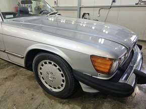 Mercedes Benz 560SL - 13