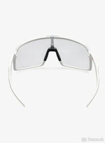 Oakley Sutro - Clear to Black Iridium Photochromic - Nové - 13