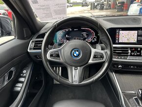 BMW 330e - 13