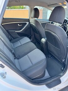 Hyundai i30 kombi CW 1,6i benzín MPI DOHC 16V Comfort 2014 - 13