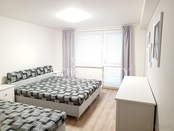 Priestranný apartmán s krásnym výhľadom na Šíravu - 13