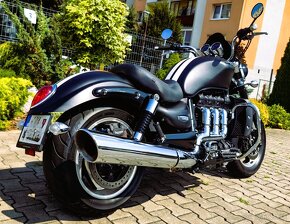 TRIUMPH ROCKET III -MATT PHANTOM BLACK-SLOVENSKA-1 MAJITEL - 13