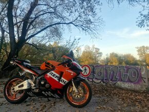 Honda CBR 600 RR Repsol - 13