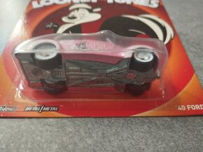 Predám sadu modelov Hotwheels LOONEY TUNES 2013 - 13