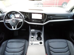 Volkswagen Touareg 3.0 V6 TDI SCR 4x4 automat,F1,koža,park p - 13