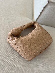 Bottega Veneta Jodie kabelka béžová - 13