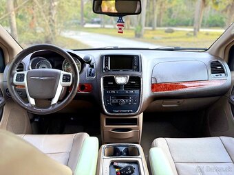 2014 Chrysler Town & Country Touring 3.6 V6 - 13