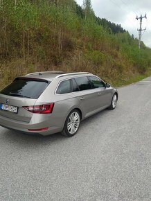 Škoda Superb Combi 2,0Tdi Style Plus - 13