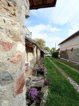 Znížená cena Na predaj štýlový rodinný dom v obci Slovens - 13