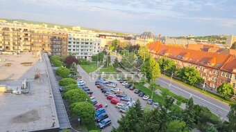 Na predaj 2-izbový byt s tromi balkónmi v centre Nitry,... - 13