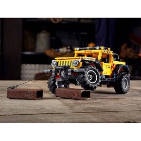 Predám LEGO Technic 42122 Jeep Wrangler - 13