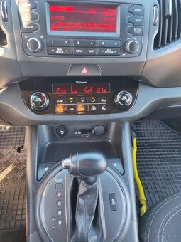 KIA Sportage 2.0 CRDi VGT 4WD EX Automat SK 2013 - 13