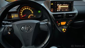 Toyota IQ - 13