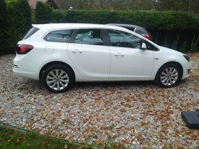 Opel astra J Sport Tourer - 13