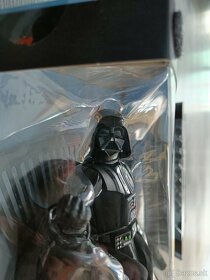 Zberatelska figurka - Darth Vader 8'' Hyperreal (Hasbro) - 13